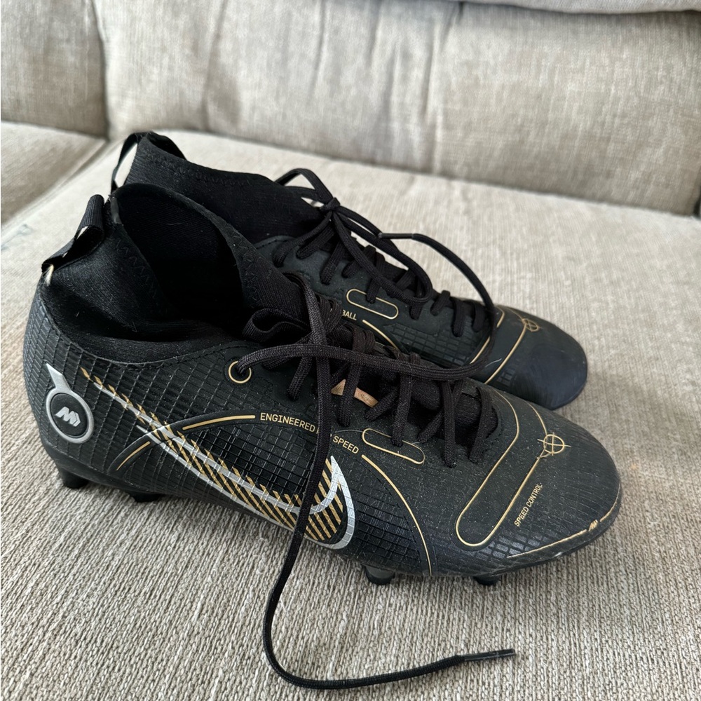 Nike soccer cleats mercurial cleats size 6y